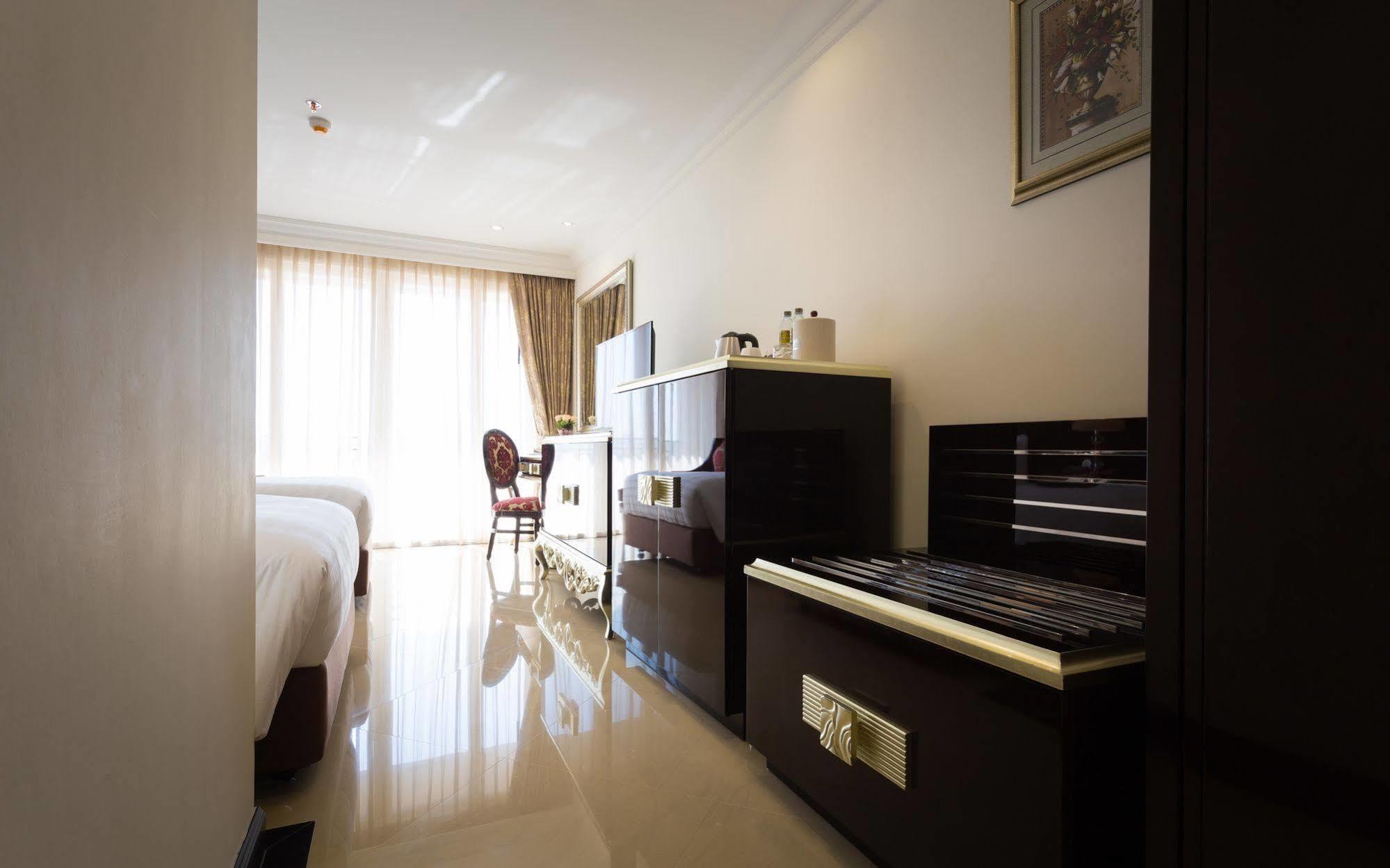 Lk President Hotel Патая Екстериор снимка